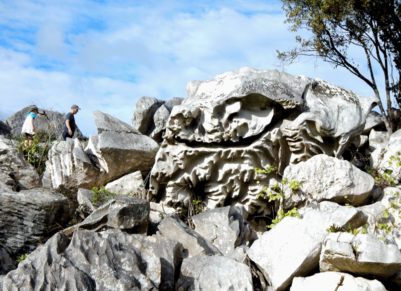 Waro-rock-climbing